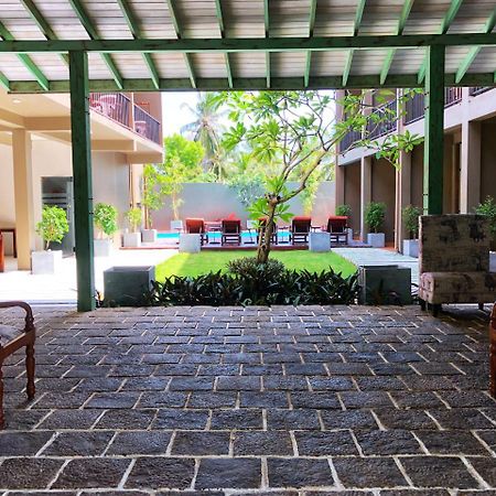 Waves By Tranquil Hotell Negombo Exteriör bild