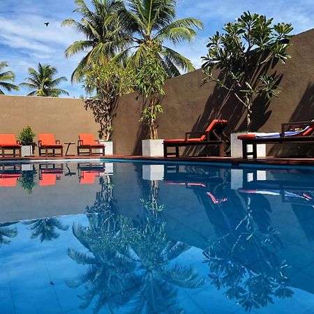 Waves By Tranquil Hotell Negombo Exteriör bild