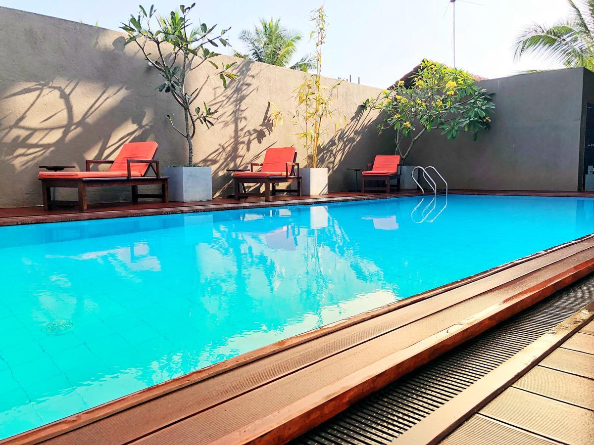 Waves By Tranquil Hotell Negombo Exteriör bild