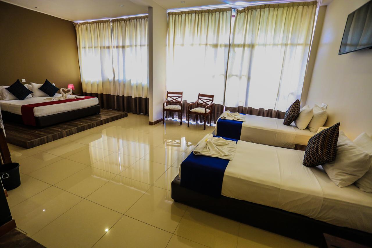Waves By Tranquil Hotell Negombo Exteriör bild