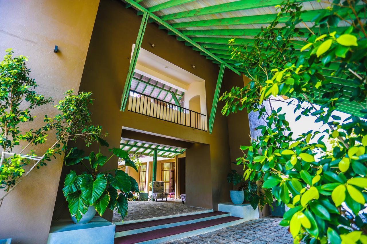 Waves By Tranquil Hotell Negombo Exteriör bild