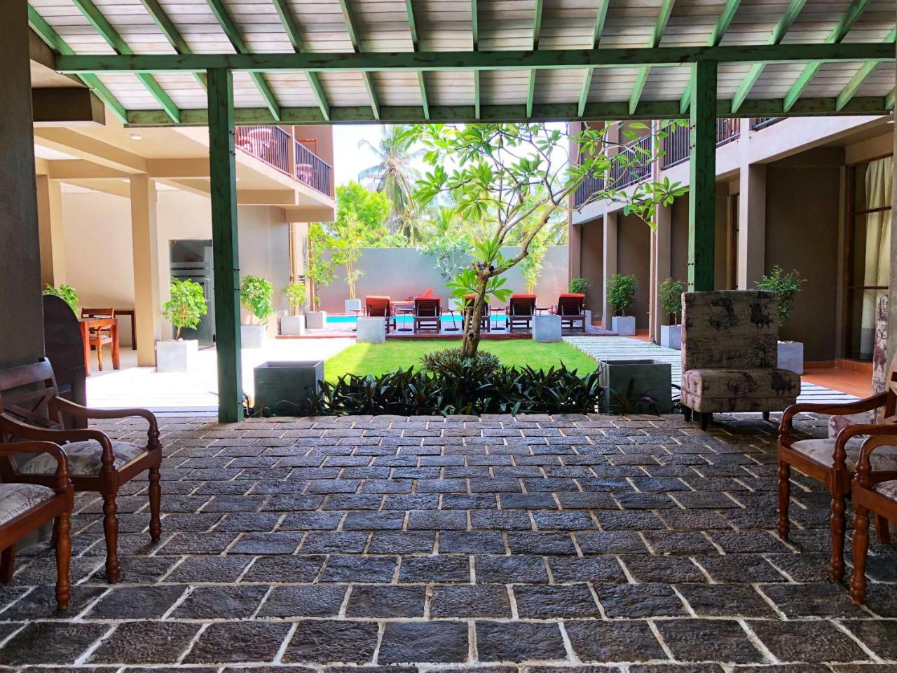 Waves By Tranquil Hotell Negombo Exteriör bild