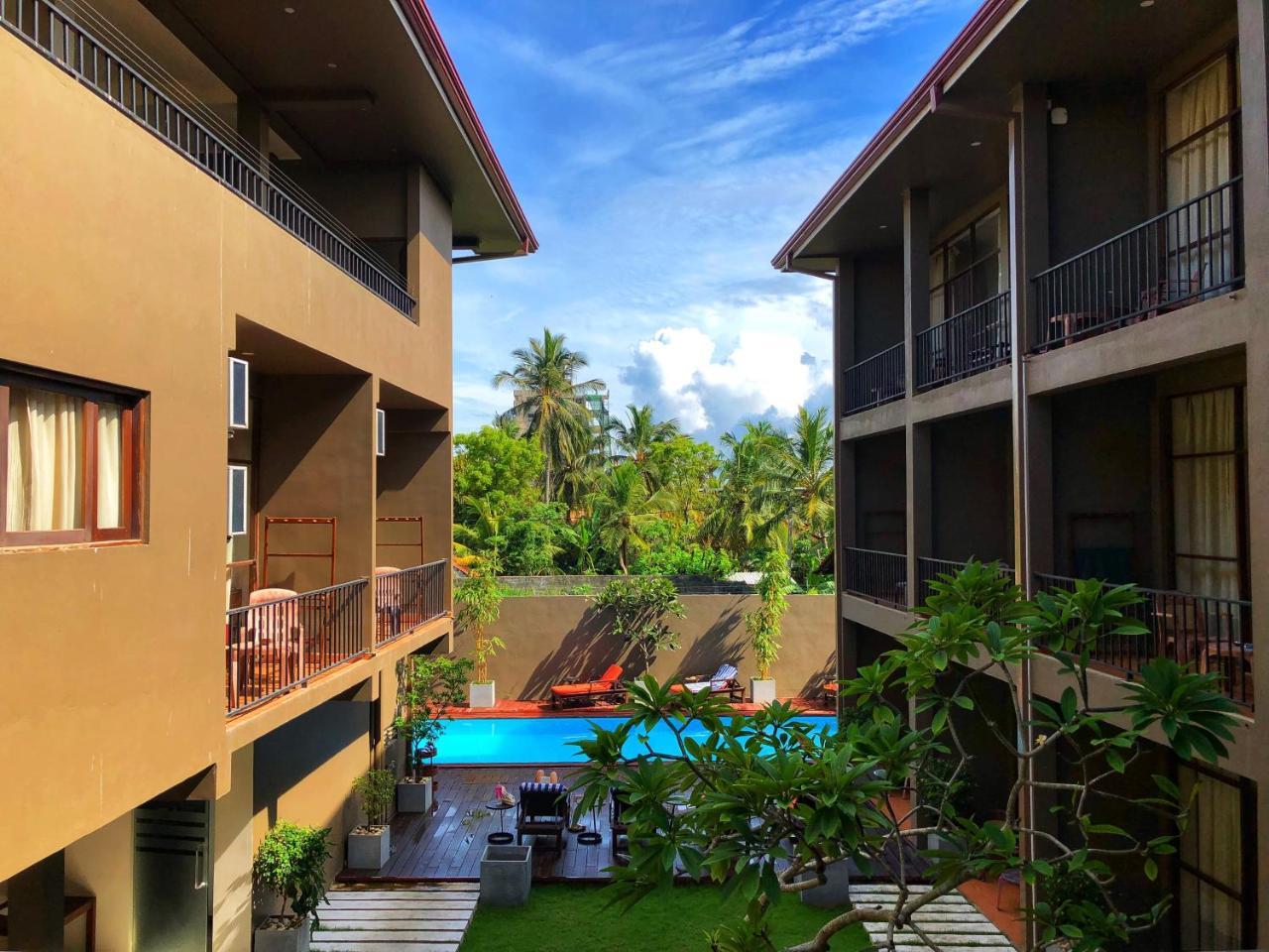 Waves By Tranquil Hotell Negombo Exteriör bild