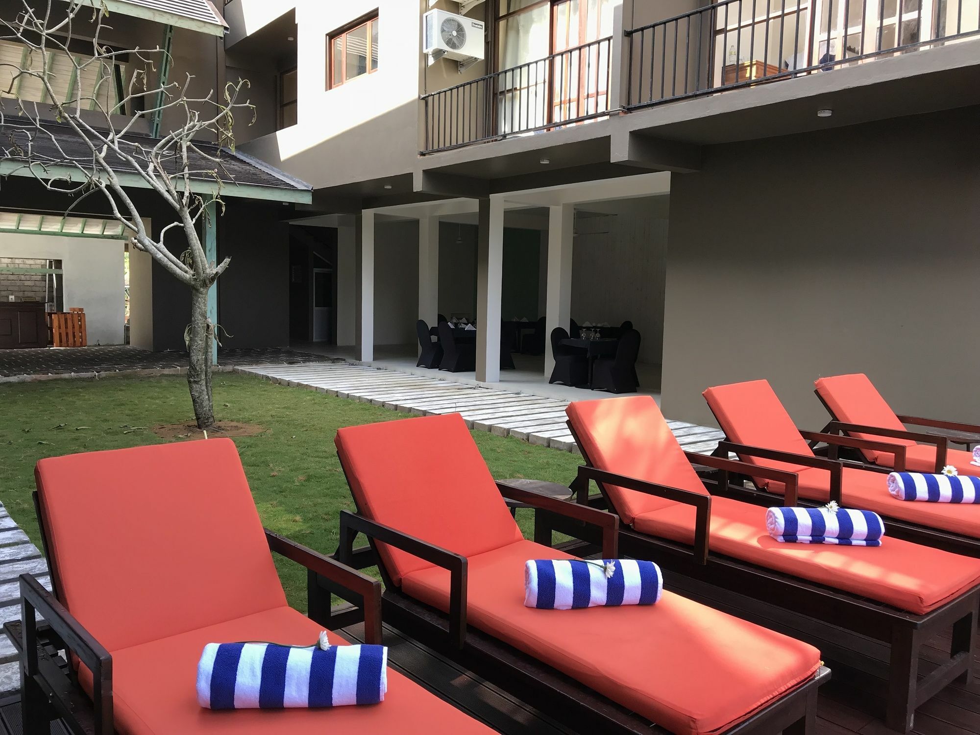 Waves By Tranquil Hotell Negombo Exteriör bild