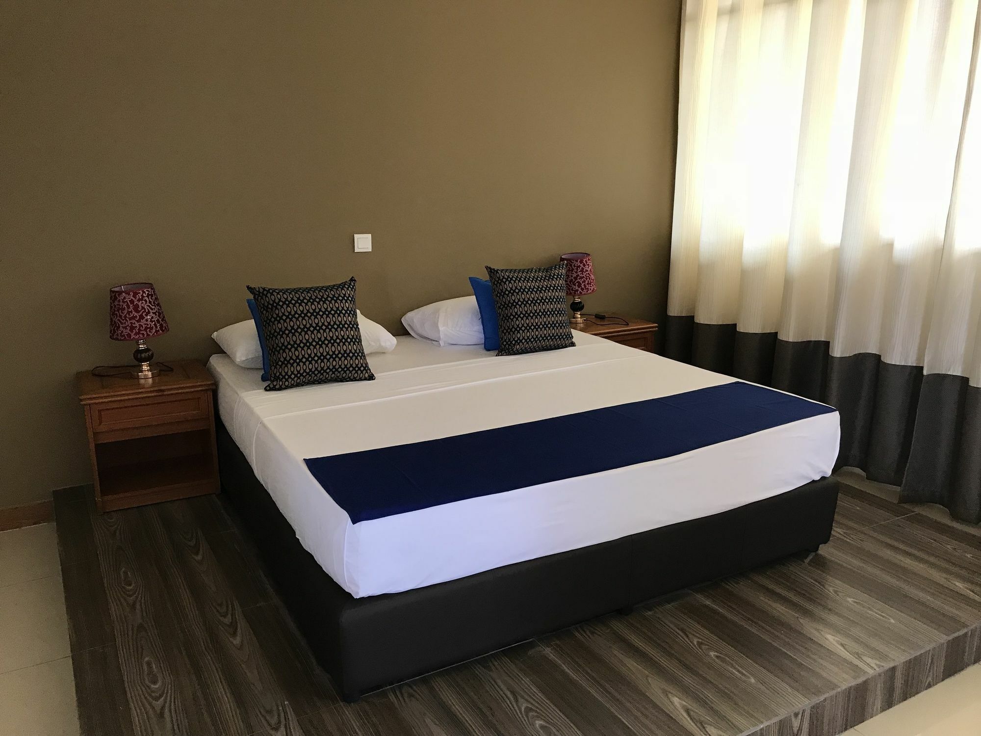 Waves By Tranquil Hotell Negombo Exteriör bild