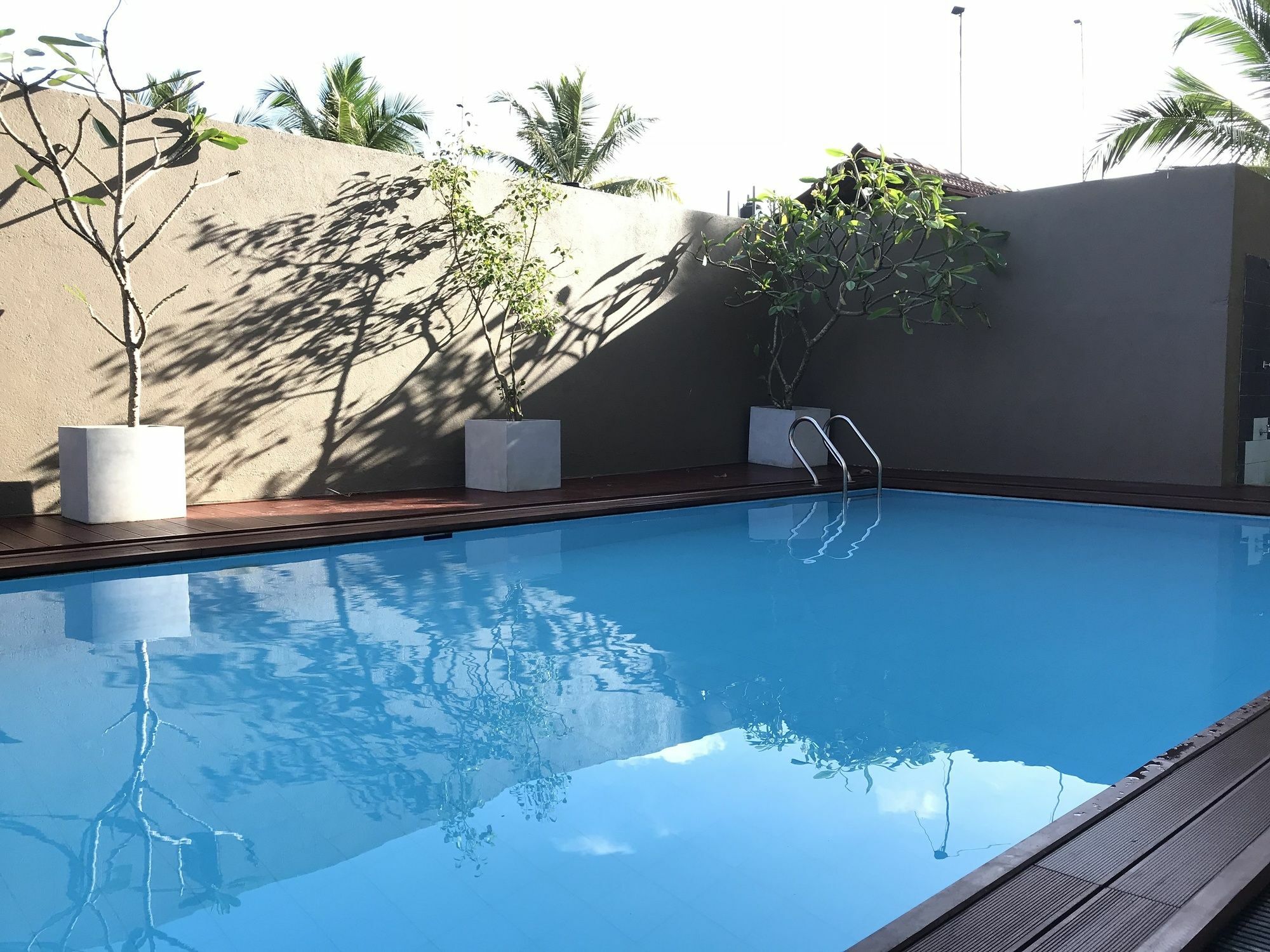Waves By Tranquil Hotell Negombo Exteriör bild